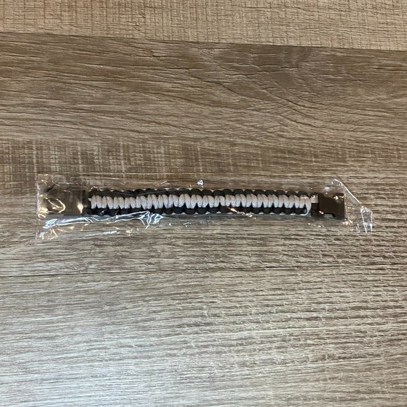 Las Vegas Raiders Adjustable Paracord Bracelet Black & Silver - Picture 3 of 3